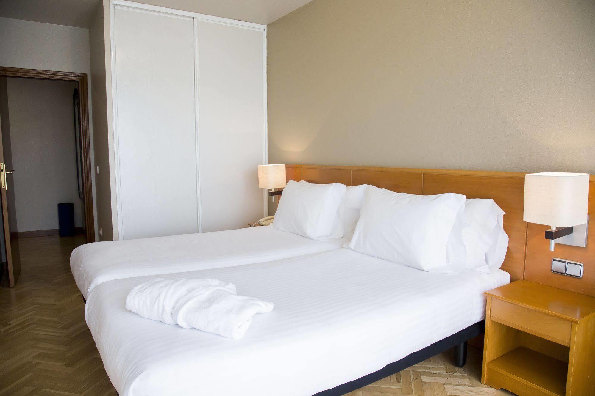 Suites Sercotel Mirasierra Pampeluna Zewnętrze zdjęcie